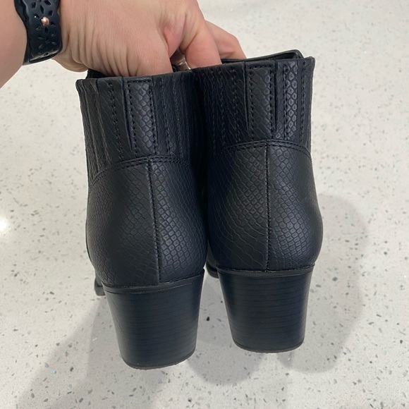 Suede ankle boots - Picture 5 of 6